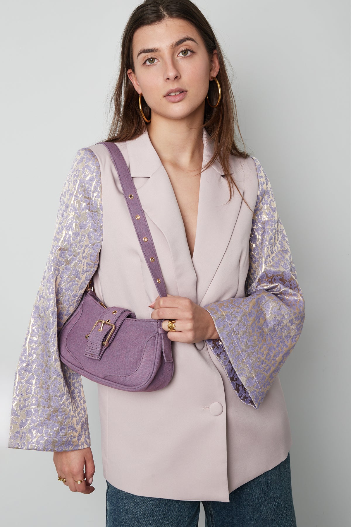 Farbige Tasche mit Schnallendetail
