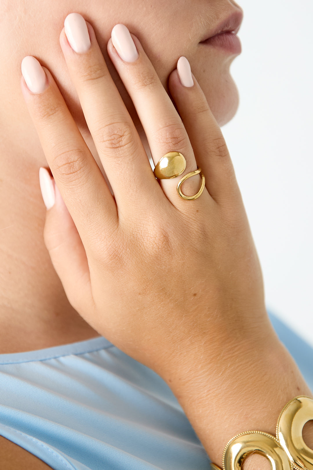 Statement-Ring mit Wirbelmuster