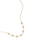 Elegante Halskette mit Zirkonia-besetzten Blüten