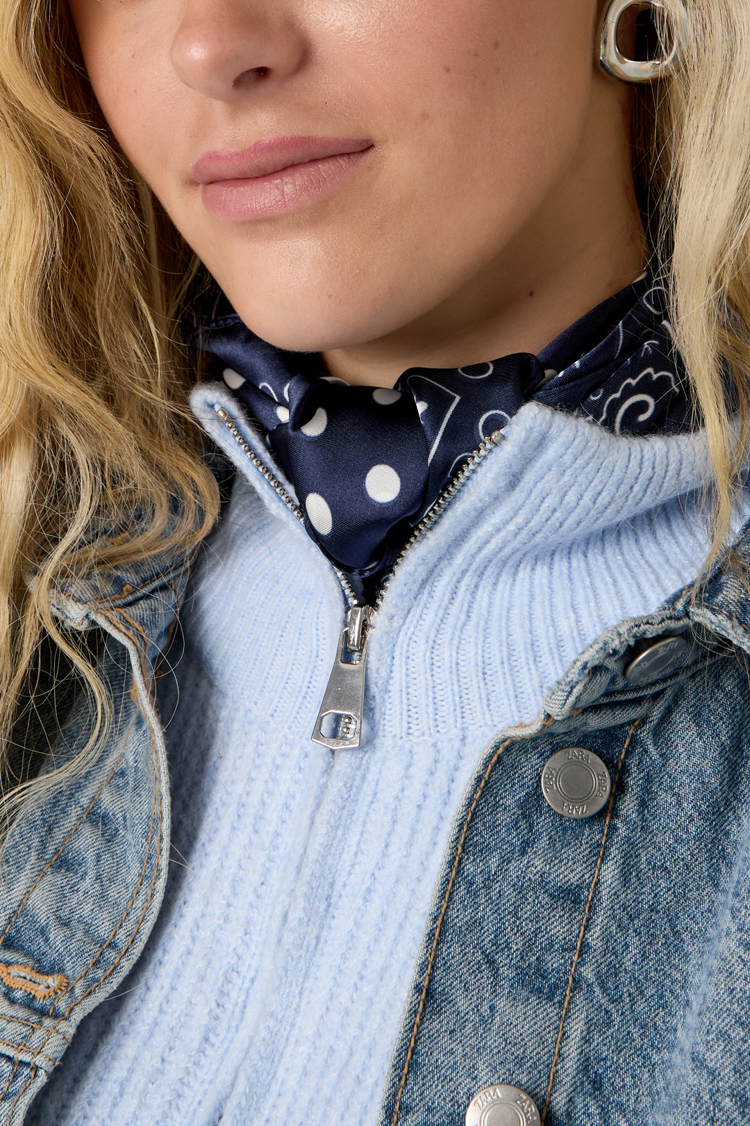 Winterschals mit Polka Dots im Retro-Stil aus Kunstseide – Accessoires für jeden Tag